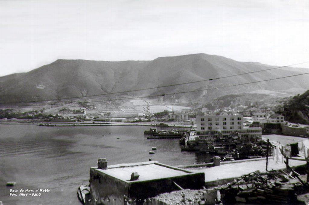 MERS EL KEBIR B LES TERRASSES DU VIEUX PORT 1964.JPG